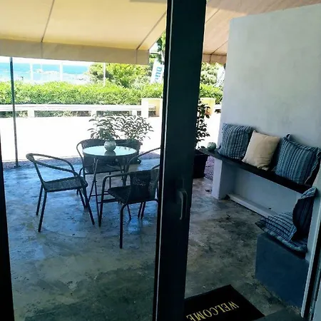 New Seafront Studio Casa rural *